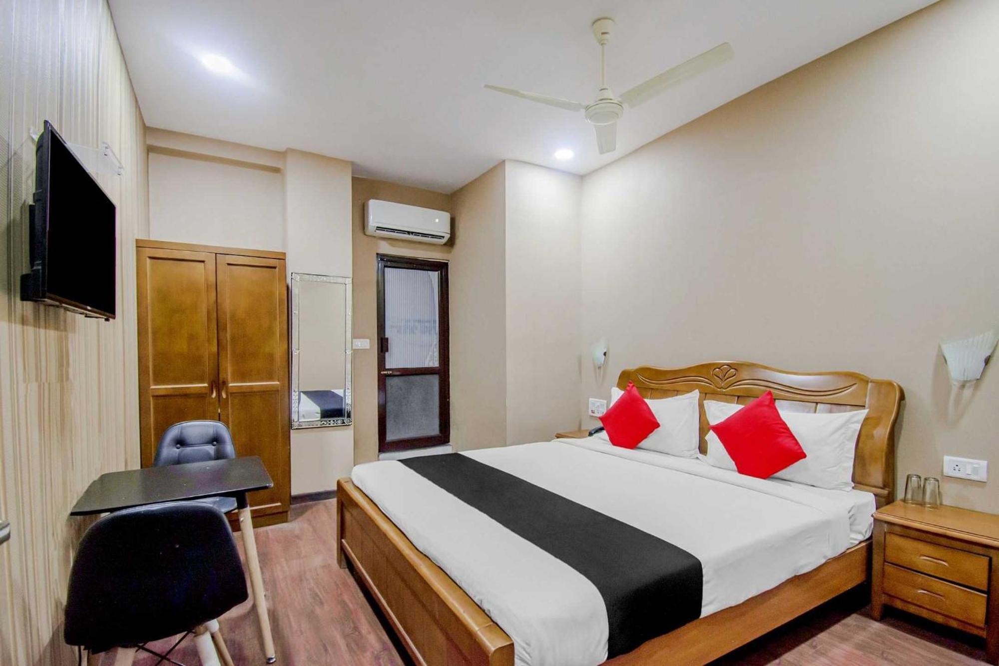 Collection O Mg Guest House Калькутта Экстерьер фото