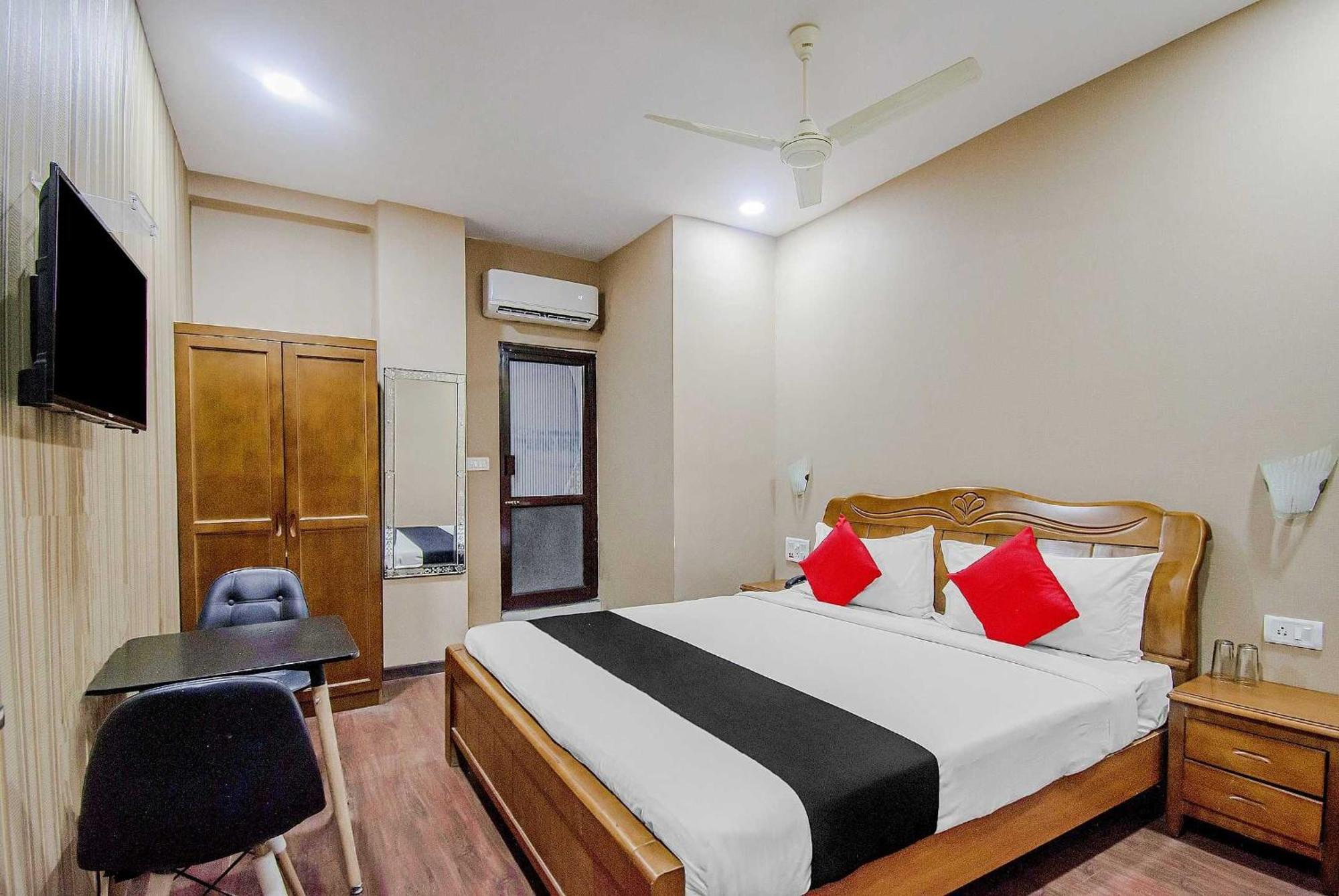 Collection O Mg Guest House Калькутта Экстерьер фото