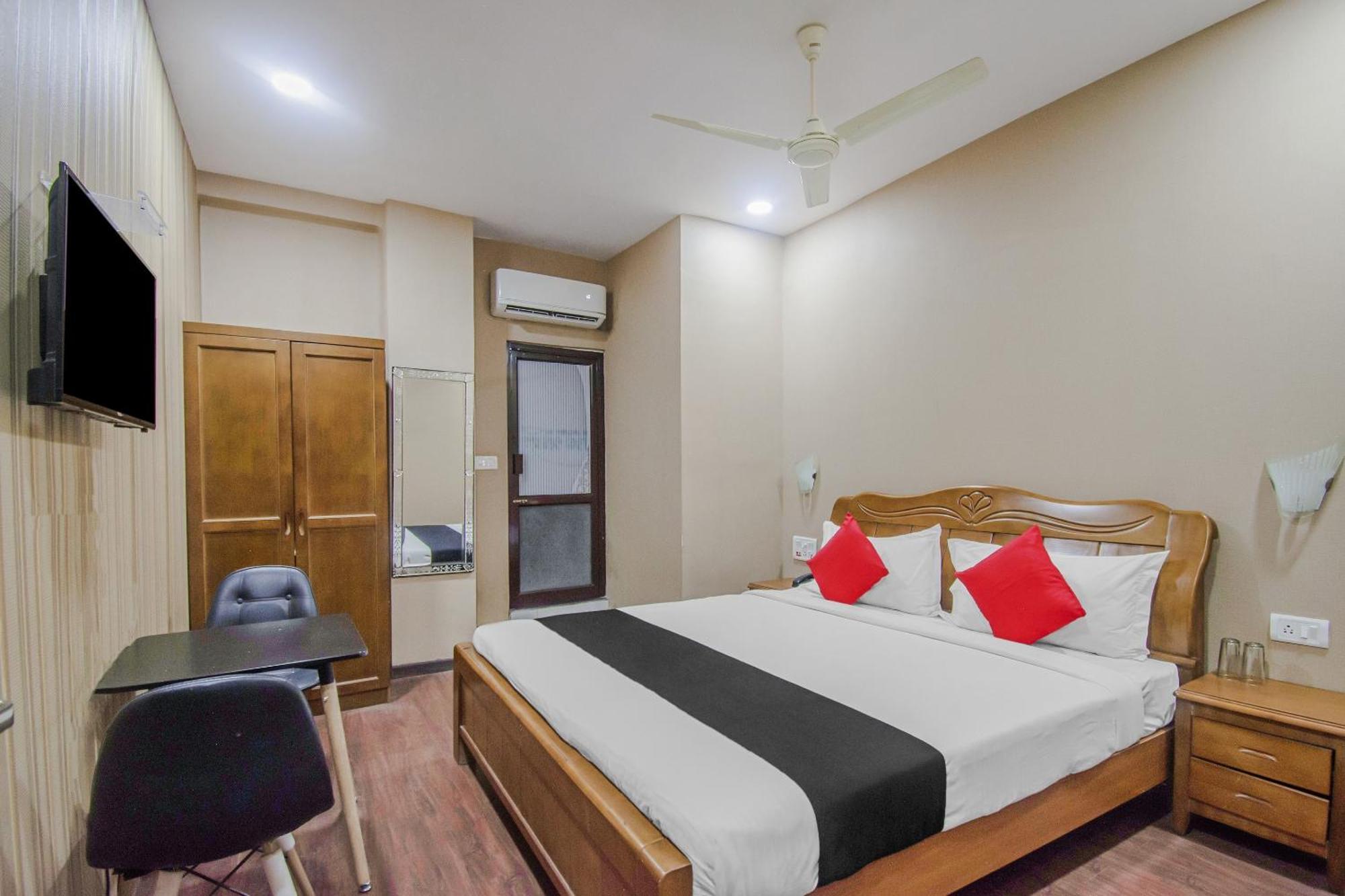 Collection O Mg Guest House Калькутта Экстерьер фото