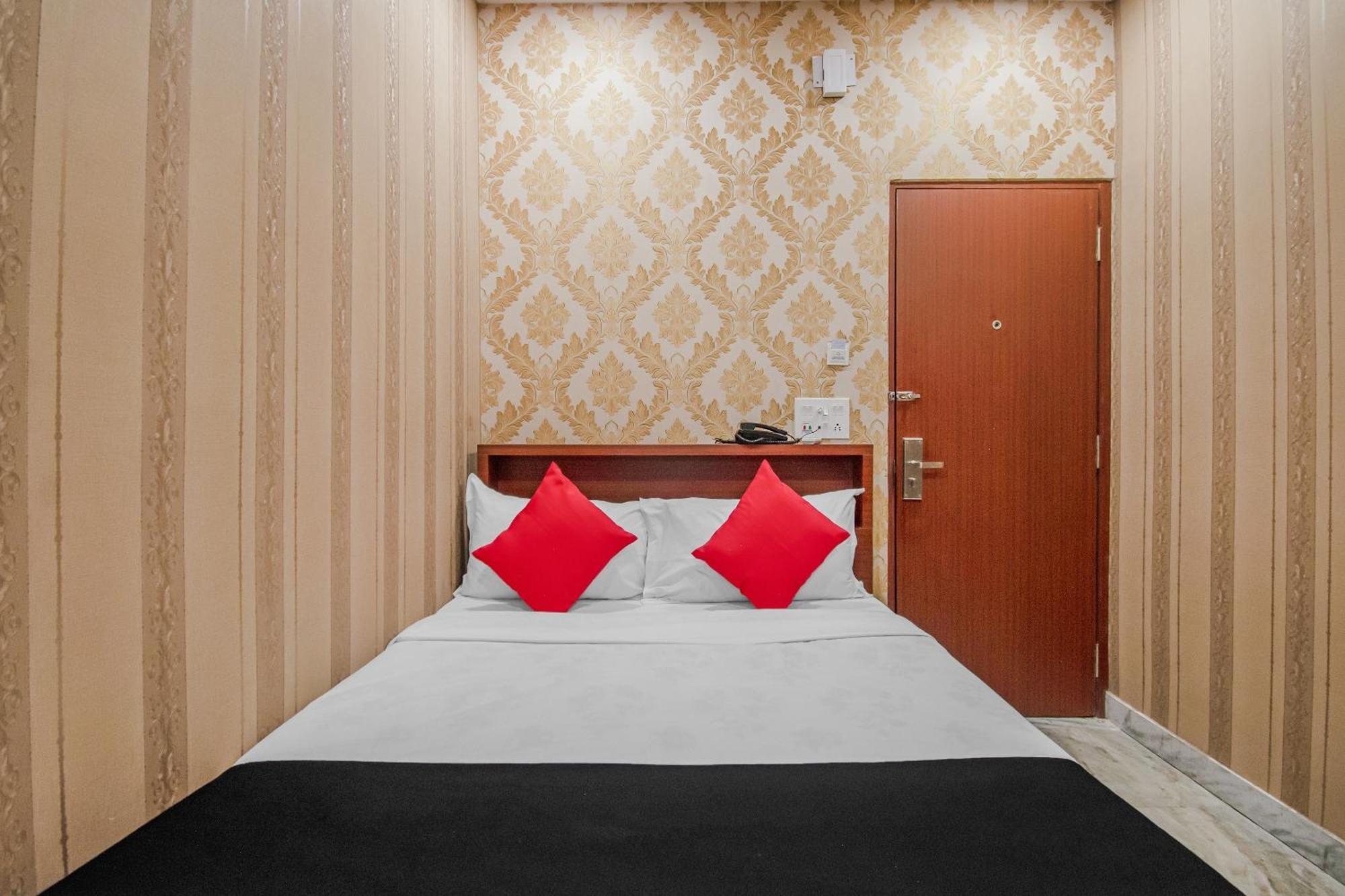 Collection O Mg Guest House Калькутта Экстерьер фото